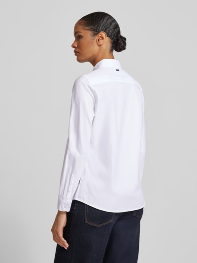 Barbour Bluzka koszulowa o kroju regular fit z czystej bawełny model ‘DERWENT’ Biały 5