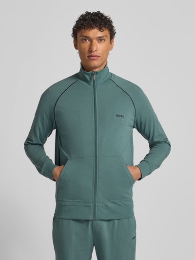 Męski model nosi Regular Fit Bluza rozpinana z mieszanki bawełny Model 'MIX&MATCH JACKET Z' od BOSS, jednokolorowa, zamek błyskawiczny, wyhaftowane logo, paski w kontrastowym kolorze, stójka, długi rękaw, kieszeń kangurka; perspektywa: całkowity widok z przodu.