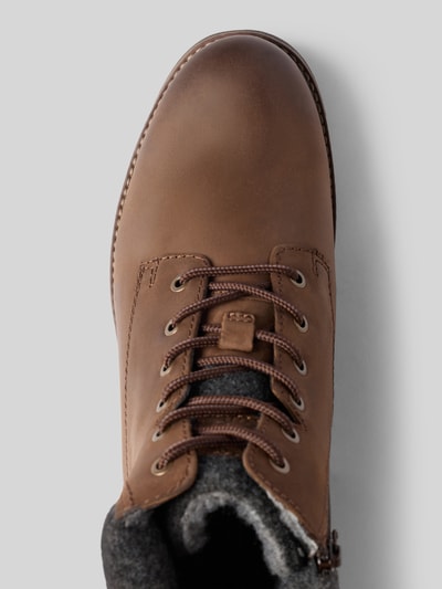 Produktfoto, Boots aus Leder-Textil-Mix mit Reißverschluss Modell 'Jobar' von bugatti, braune Oberfläche, abgerundete Spitze, Schnürung, Profilsohle, Label-Detail, matte und glatte Textur, Herren Boots, Schafthöhe 14 cm, Schaftweite 11 cm, Absatzhöhe 3 cm.