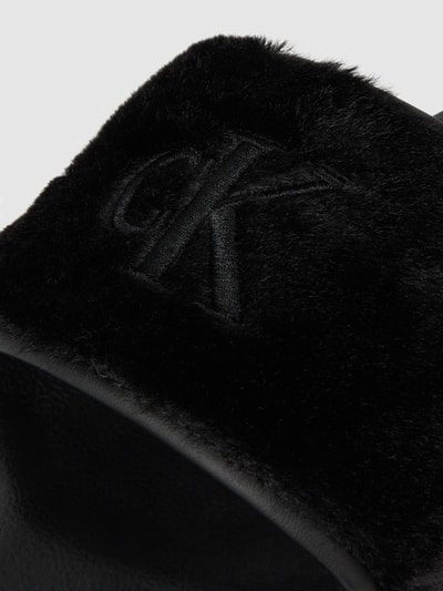 Calvin Klein Jeans Slides aus Kunstfell Black 2