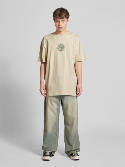 Mister Tee Oversized T-Shirt mit Motiv-Print Sand 1