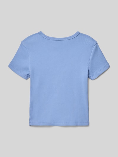 Produktfoto, T-Shirt mit Motiv-Stitching von GAP aus reiner Baumwolle in Hellblau, Straight Fit, Feinripp, Rückansicht, Rundhalsausschnitt.