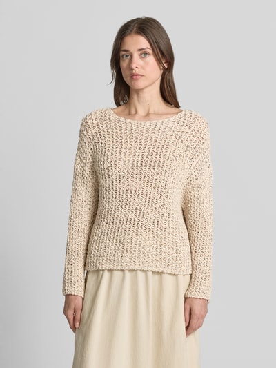 Frauenmodel trägt Relaxed Fit Pullover aus Baumwoll-Mix von Marc O'Polo, Optik: Unifarben, Passform: Relaxed-Fit, Grobstrick, Ganzkörperansicht von vorne.