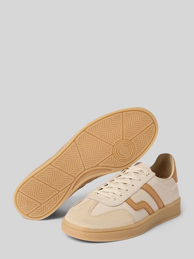 Produktfoto, Sneaker aus echtem Leder Modell 'Cuzima' von Gant in Beige und Camel, glatte Sohle, Logo-Detail, Damen Sneaker