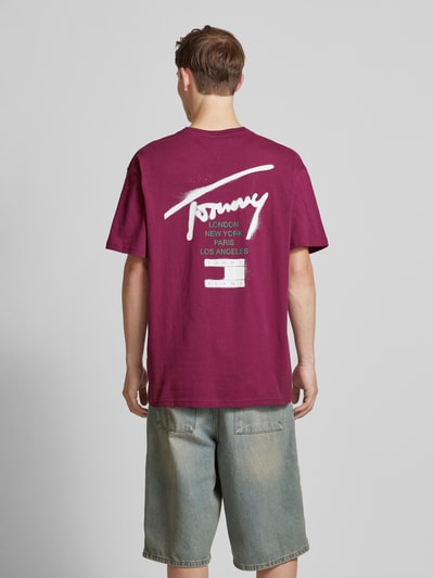 Tommy Jeans T-shirt o kroju Regular Fit z nadrukiem z logo Śliwkowy 5