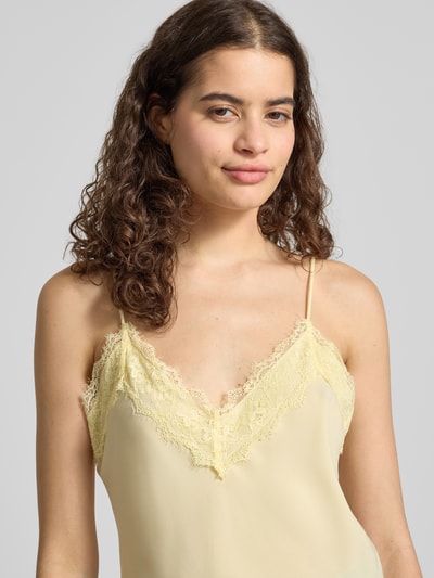 REVIEW Top aus Satin mit Spitzenbesatz Pastellgelb 3