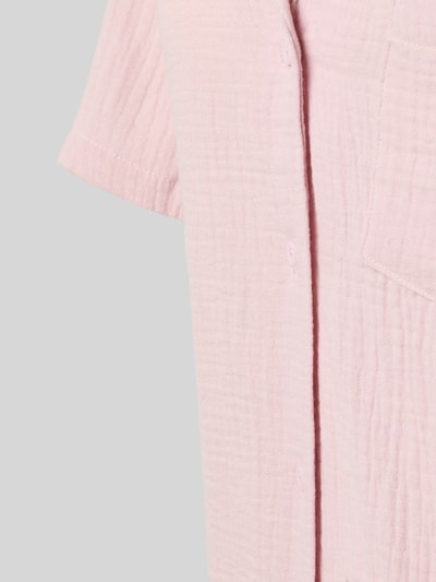 Produktfoto, Relaxed Fit Pyjama-Oberteil mit Brusttasche von Jake*s Casual aus reiner Baumwolle in Rosa mit Strukturmuster, kurzärmelig, Knopfleiste