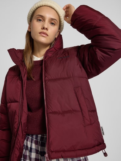 Review Kurtka pikowana z wyhaftowanym logo Rdzawoczerwony 3