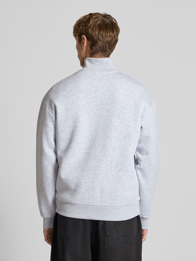 REVIEW Sweatshirt mit Stehkragen und Reißverschluss Hellgrau Melange 5