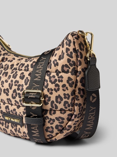 Productfoto, Bauchtasche mit Reißverschluss Modell 'Lifetime Buddy' van Hey Marly, luipaardprint, labelpatch, doorgestikte naden, afneembare schouderband, Hoofdvak met ritssluiting, Breedte 25 cm, Lengte 22 cm, Diepte 8 cm, bandlengte 102 cm