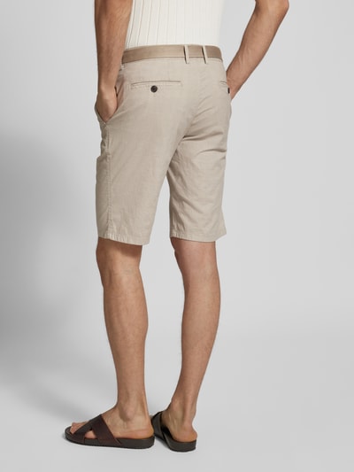 Christian Berg Men Regular Fit Shorts mit Gürtel Mud 5