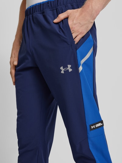 Under Armour Slim Fit Sweatpants mit Logo-Print Modell 'Vanish Utility' Dunkelblau 3