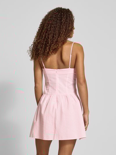 Review Minikleid mit Herz-Ausschnitt und Spaghettiträgern Rosa 5