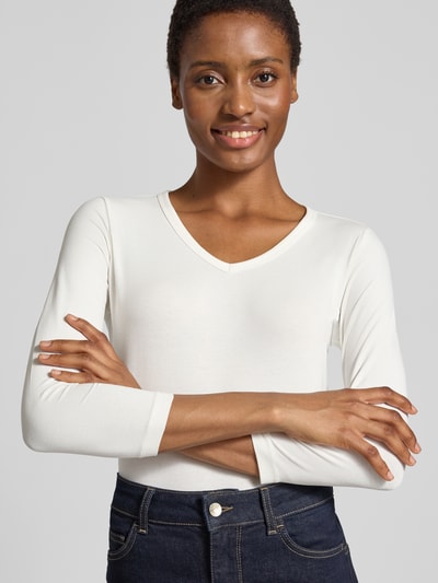 Kobiece model prezentuje Regular Fit T-Shirt aus Baumwoll-Mix od Tom Tailor, Damski t-shirt, biały, gładka faktura, Nahaufnahme Oberkörper.