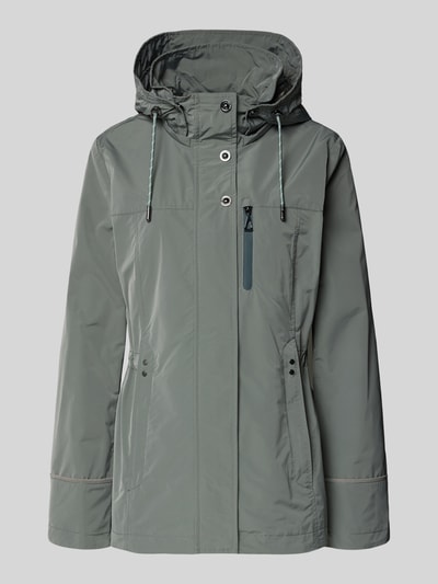 Produktfoto, graue Funktionsjacke mit Kapuze, Stehkragen, Tunnelzug und Brusttasche mit Reißverschluss, taillierte Passform, Funktionsjacke mit Brusttasche von Gil Bret, Rückenlänge bei Größe 36: 74 cm, Schulterbreite: 41 cm, Brustweite: 47 cm, Ärmellänge: 65 cm