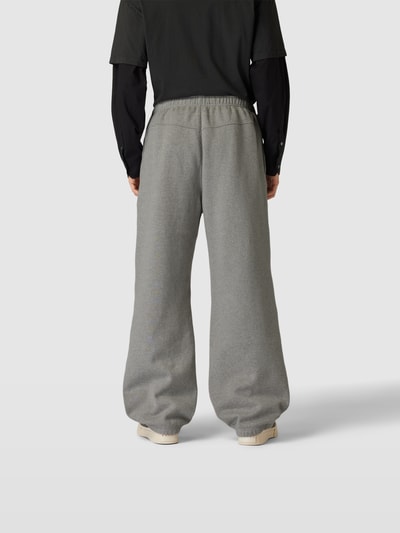 MM6 Maison Margiela Sweatpants aus Baumwolle Hellgrau 5