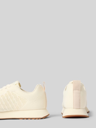 Productfoto, Sneaker met labeldetail Model 'Bevinda' van Gant, dames sneakers, afgeronde punt, vetersluiting, beige tinten, hakhoogte maat 40: 3 cm, schachthoogte maat 40: 8 cm, schachtbreedte maat 40: 8 cm, gestructureerde meshtextuur, lichtroze details.