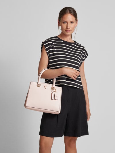 Guess Torba tote z zawieszką z logo model ‘NOELLE’ Różowy 1