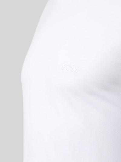 Männermodel trägt Regular Fit Langarmshirt aus reiner Baumwolle im 3er-Pack von BOSS, jednokolorowy, wyhaftowane logo, dżersej, Ganzkörperansicht von vorne