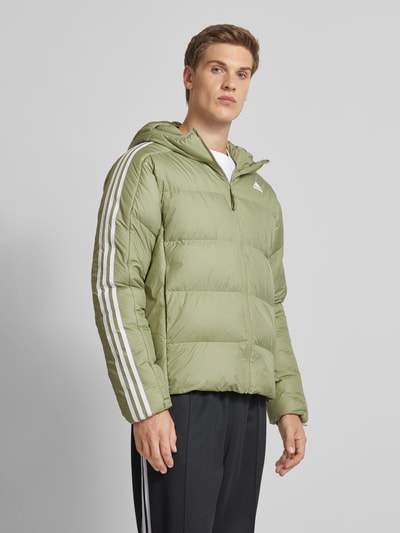 ADIDAS SPORTSWEAR Pikowana kurtka z kapturem z nadrukiem z logo Oliwkowy 4