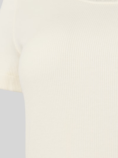 Produktfoto, kremowy Pyjama-Oberteil mit Spitzenbesatz von Christian Berg Woman, bawełna z elastanem, krój regular fit, prążkowana faktura, okrągły dekolt