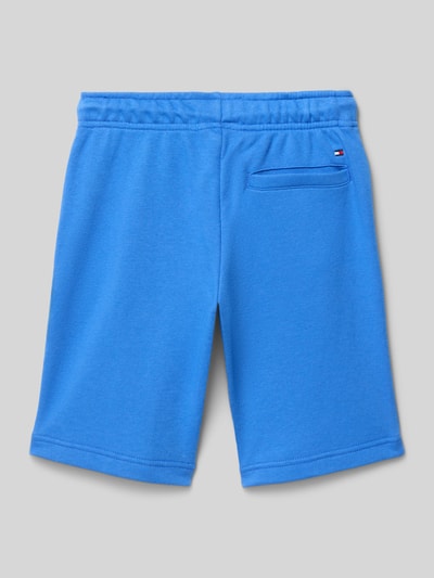 Produktfoto, Regular Fit Sweatshorts aus Baumwoll-Mix von Tommy Hilfiger Teens in kräftigem Blau, Optik: Unifarben, Passform: Regular-Fit, Label-Print, Logo-Stitching, Tunnelzug, seitliche Eingrifftaschen, Gesäßtasche, Materialverarbeitung: Sweat, Material: Baumwolle-Mix