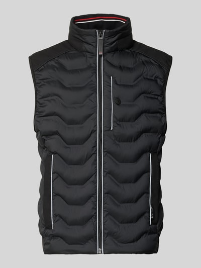 Produktfoto, Regular Fit Steppweste mit Kapuze im Kragen von Tom Tailor in Schwarz, unifarben, Label Patch, reflektierende Details, Reißverschlusstaschen.