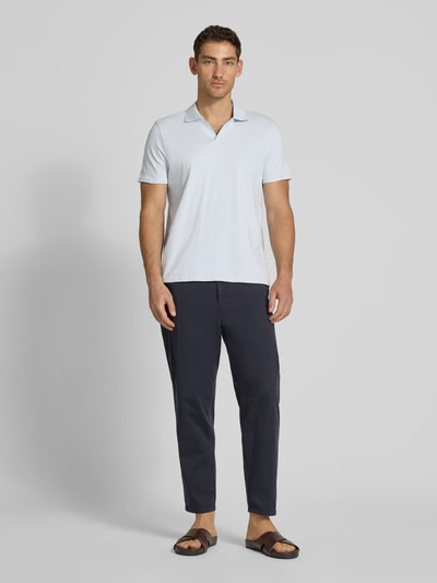MCNEAL Slim Fit Poloshirt mit V-Ausschnitt Hellblau 1