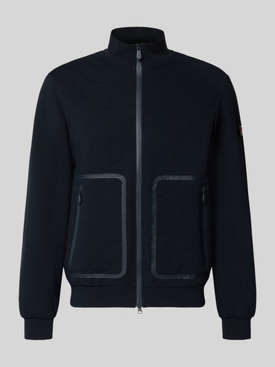 Produktfoto, Jacke mit Zweiwege-Reißverschluss Modell 'KYARR' von Peuterey in Dunkelblau, Stehkragen, strukturierter Material-Mix mit Baumwoll-Anteil, sichtbare Reißverschlusstaschen vor neutralem Hintergrund