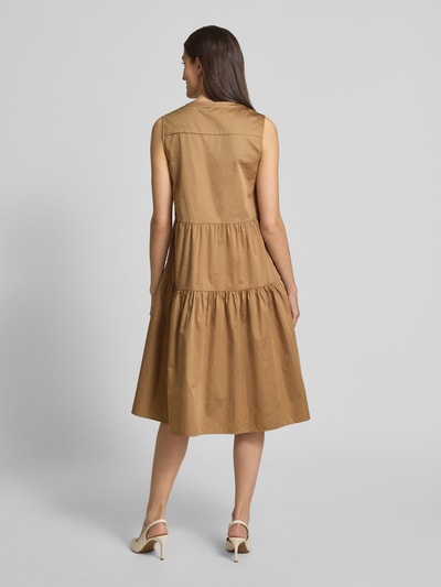 Milano Italy Knielanges Kleid im Stufen-Look mit V-Ausschnitt Camel 5