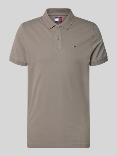 Produktfoto, Regular Fit Poloshirt Modell 'TJM SLIM PLACKET POLO EXT' von Tommy Jeans in Optik: Unifarben mit Logo-Stitching, Polokragen, 2-Knopf-Verschluss, Material: Reine Baumwolle.