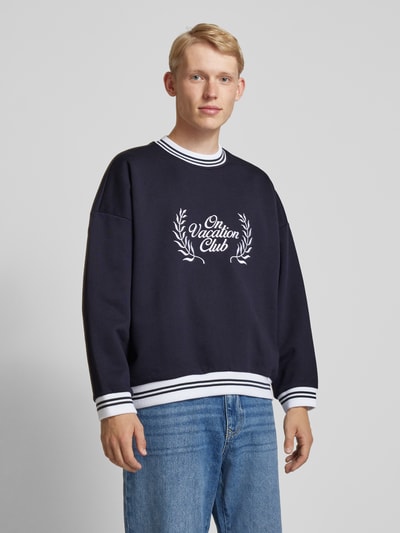 On Vacation Sweatshirt met labelprint, model 'Laurel' Marineblauw - 4