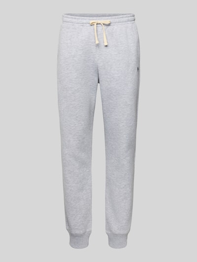 Produktfoto, Slim Fit Sweatpants mit Logo-Stitching von REVIEW, hellgrau, Baumwoll-Mix, elastischer Bund, Gesäßtasche, gerade Form, 77 cm Innenbeinlänge