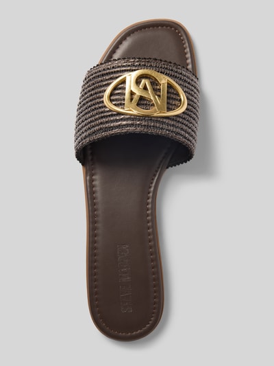 Produktfoto, Slipper mit Logo-Detail Modell 'Kora' von Steve Madden, braun, abgerundete Passform, offene Ferse, Absatzhöhe 1 cm, Damen