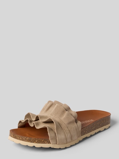 Produktfoto, Slipper aus echtem Leder Modell 'Rocio' von Verbenas, Damen Slipper mit Rüschenbesatz, profilierter Sohle, offene Ferse, abgerundete Passform, Absatzhöhe 3 cm, beige mit Naturstruktur