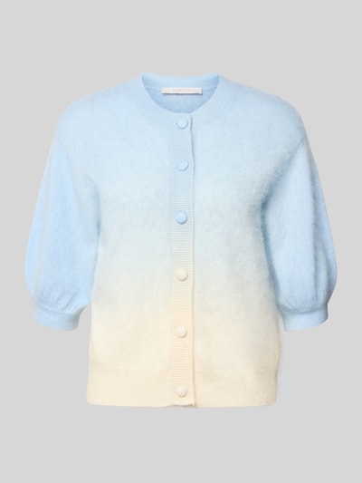 Produktfoto, Strickjacke aus Kaschmir-Baumwoll-Mix mit 1/2-Arm von HERZENS, sanftes Hellblau zu Cremeverlauf, Regular-Fit, Rundhalsausschnitt, Knopfleiste, Puffärmel, Rückenlänge 56 cm, Ärmellänge 26 cm, weiche Textur