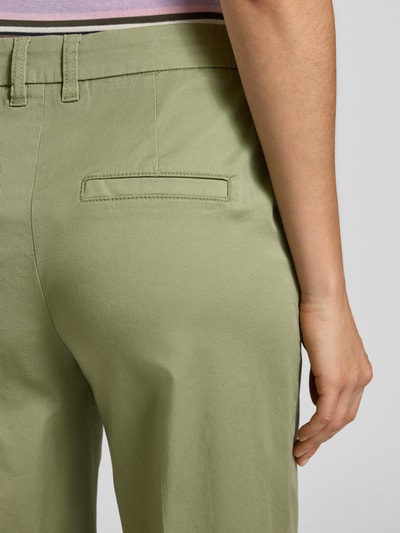 Frauenmodel trägt Wide Leg Culotte aus Baumwoll-Mix von s.Oliver RED LABEL in Optik: Unifarben, Detailaufnahme Rückenansicht.