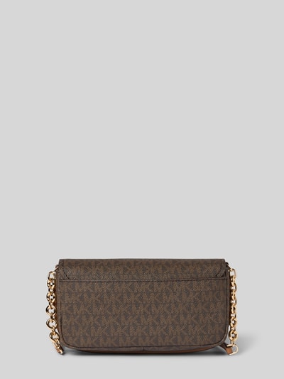 Produktfoto, Falp Chain Bag mit Steckfach Modell 'NOLITA' von MICHAEL Michael Kors, brązowy wzór monogramu, łańcuszkowy pasek, złote detale, Szerokość w rozmiarze 1: 20 cm, długość: 14 cm, głębokość: 6 cm, długość paska: 117 cm, zamknięcie na magnes, wewnętrzna kieszeń wsuwana