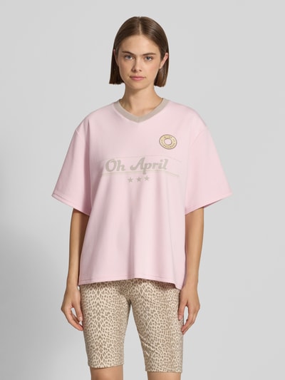 OH APRIL Trikot mit Label-Print und V-Ausschnitt Rosa 4