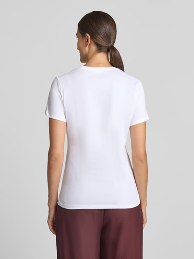 Männermodel trägt Regular Fit T-Shirt aus reiner bawełna von Liu Jo White z okrągłym dekoltem, Długość tyłu w rozmiarze S: 66 cm, Ganzkörperansicht Rückansicht