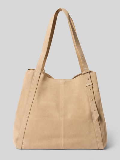 Produktfoto, sandfarbene Handtasche aus Kalbsleder Modell 'Pretty Wonder Suede L' von Hey Marly mit breiten Tragehenkeln, weicher Wildlederstruktur, Label-Applikation und Magnetverschluss vor grauem Hintergrund.