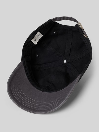 Produktfoto, Base Cap mit Logo-Stitching von CK Calvin Klein z bawełny z wyhaftowanym logo, curved visor, strapback, kolor czarny i szary