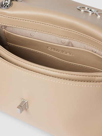 CK Calvin Klein Handtasche mit Drehverschluss in unifarbenem Design Stein 5