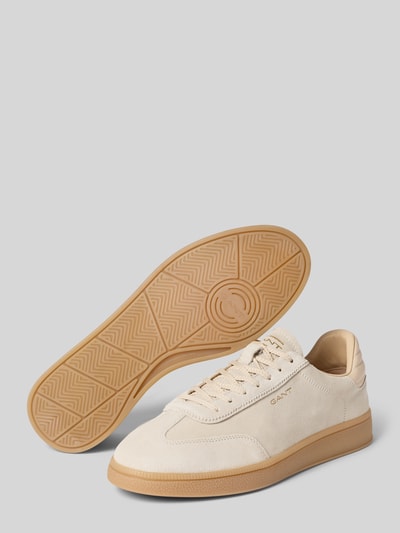 Produktfoto, Sneaker aus echtem Leder Modell 'Cuzmo' von Gant in Beige mit Logo-Prägung, Schnürverschluss, profilierter Gummisohle.