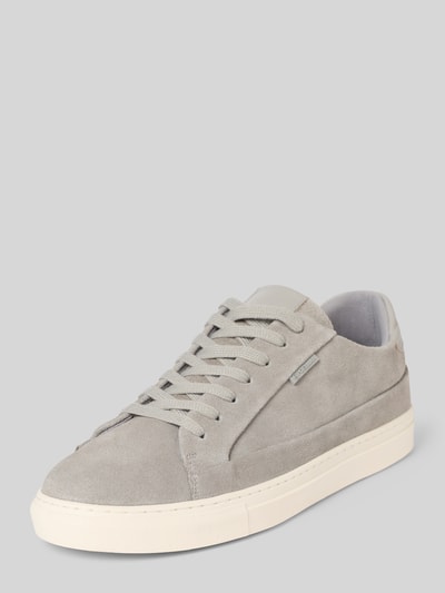 Produktfoto, Sneaker aus echtem Leder mit Logo-Detail von PS Poelman, heren sneakers in grijs met afgeronde pasvorm, vetersluiting, hakhoogte maat 44: 3 cm, schachthoogte 7 cm, schachtbreedte 9 cm, zachte suède textuur