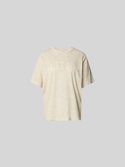 Produktfoto, Oversized T-Shirt mit Logo-Print von Anine Bing aus reiner Baumwolle im Oversized-Fit mit Allover-Animal-Print, Rundhalsausschnitt, Rückenlänge 64 cm in Größe S, sandfarbener Grundton mit cremefarbenem Muster und glatter Textur.
