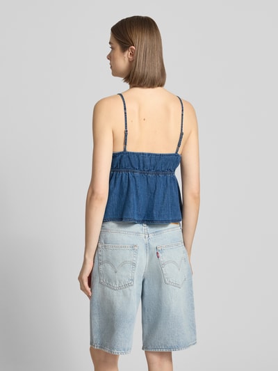 Frauenmodel trägt Denim Blusentop aus reiner Baumwolle von Tommy Jeans, körpernah und cropped, verstellbare Spaghettiträger, Rückansicht