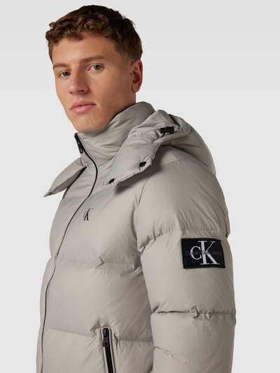 Calvin Klein Jeans Steppjacke mit abnehmbarer Kapuze Kitt 3