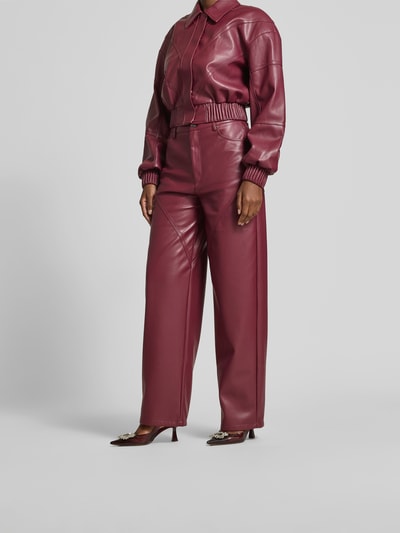 ROTATE Straight Fit Stoffhose in Leder-Optik Bordeaux 4