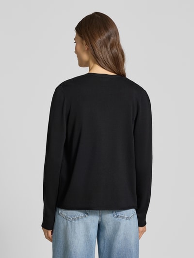 Frauenmodel trägt Regular Fit Cardigan Baumwoll-Viskose-Mix von s.Oliver RED LABEL, Optik: Unifarben, Strick, Ganzkörperansicht Rückansicht